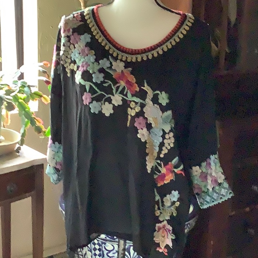 EUC Johnny Was Merielle Embroidered Top - Picture 2 of 7